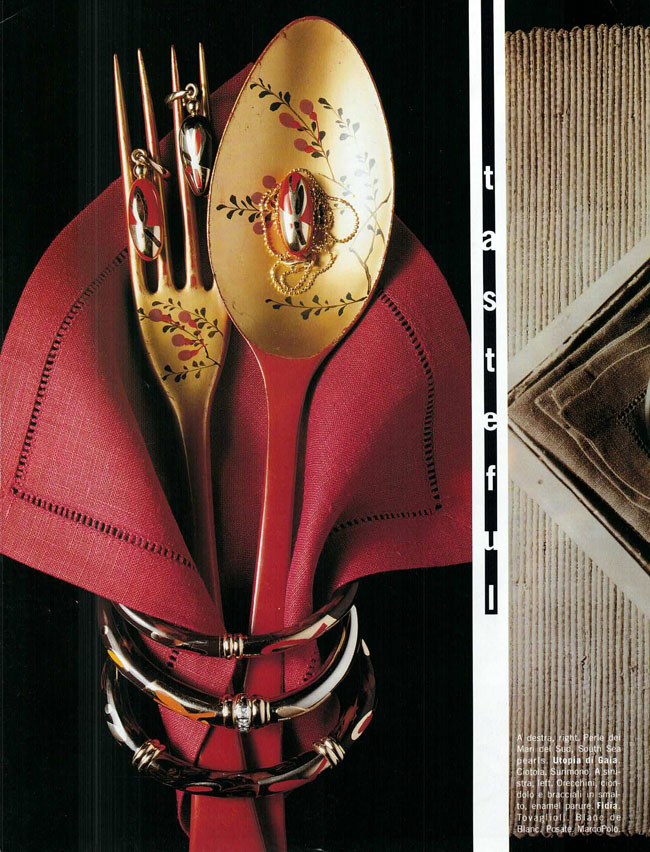 11-1997-006-VogueGioiello-Jewelry-Red-Napkin-Gold-Fork-Spoon (1)