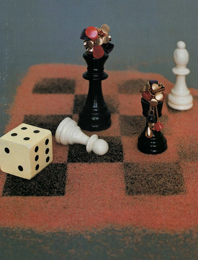01-2005-026-VogueGioiello-Jewelry-RollTheDice-Chess-Dice