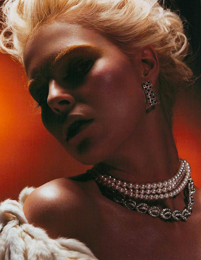 03-04-2004-017-VogueGioiello-Jewelry-MixedUp-Diamonds-PearlsBlonde-Choker