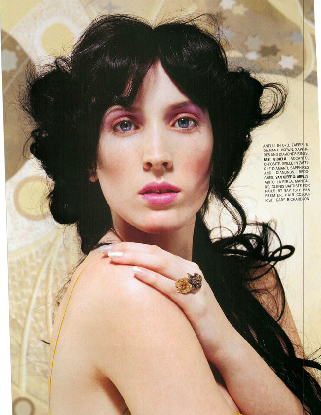 03-2002-019-VogueGioiello-NuveauCharm-Flower-Rings-Jewelry-Trend