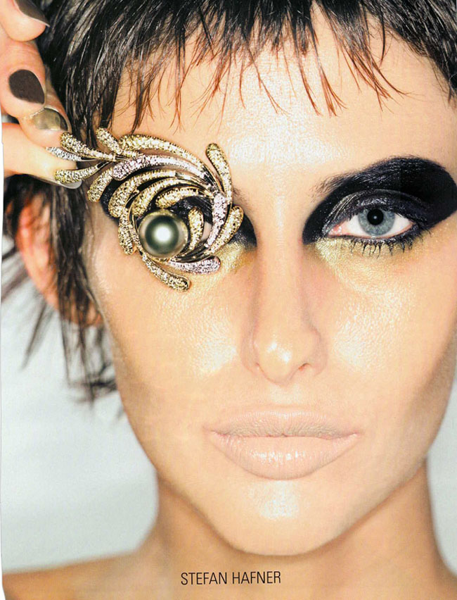 11-2001-020-VogueGioiello-Jewelry-BlackAndWhite-Black-Eyeshadow-Pearl-Brooch