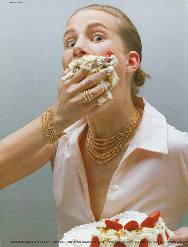 11-2001-022-VogueGioiello-Jewelry-Woman-Eating-Cake-Gold-Layers