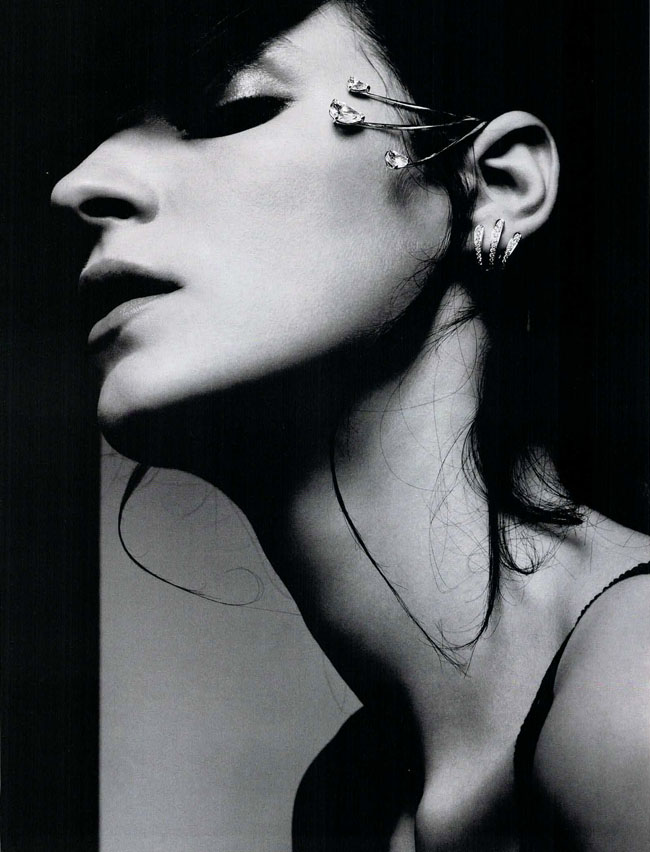 11-2003-003-VogueGioiello-EarCuff-Earring-BlackAndWhite-Jewelry-Trend