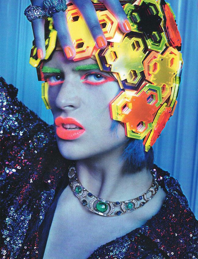 12-2014-003-VogueGioiello-Woman-Neon-Headgear-CollarNecklace-BlueHue-OrangeLips