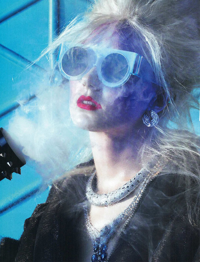 12-2014-005-VogueGioiello-Woman-Necklace-Sunglasses-BlueHue